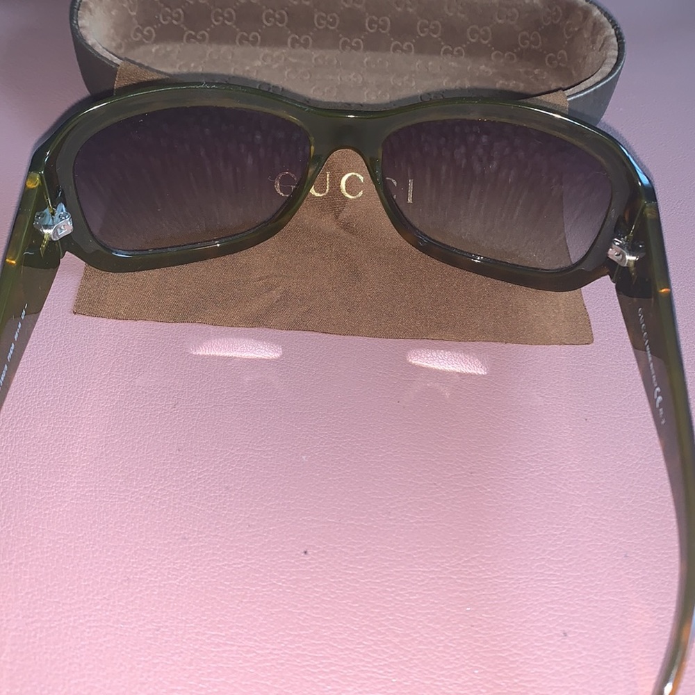 Gucci sunglasses with case - Picture 2 of 5